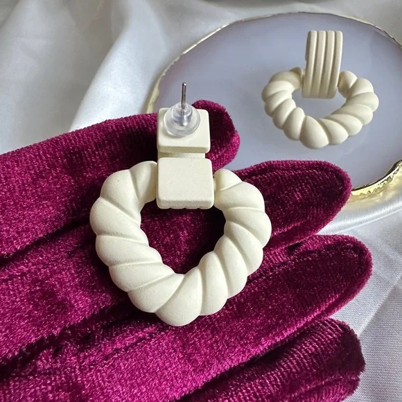 Bohemian style Cream Twisted Hoop Earrings - Picture 8 of 9